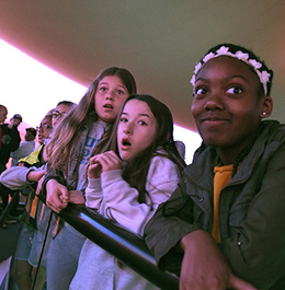 Students stare in wonder at the Gettysburg Cyclorama
